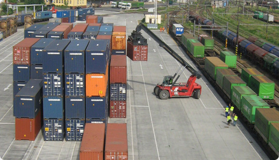 Kontejnerový veřejný terminál ČD v žst. Lovosice